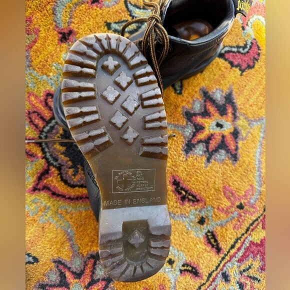 Dr. Martens air wair bouncing soles  Black Leather Boots.  Sz 4 - Picture 5 of 9